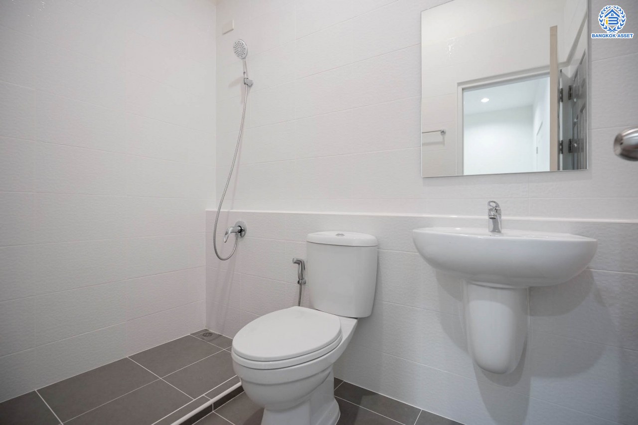 บ้านมือสองตกแต่งใหม่ ดีไซน์สวย โครงการ นนทรีพลัส บางกรวย เนื้อที่ 20 ตร.ว. ฟังก์ชัน 4 ห้องนอน 3 ห้องน้ำ จอดรถได้ 1 คัน รองรับทุกกิจกรรม บนทำเลเชื่อมต่อหลายเส้นทาง ใกล้จุดขึ้นทางด่วน "ประจิมรัถยา" และรถไฟฟ้าสายสีแดง "สถานีบางบำหรุ"